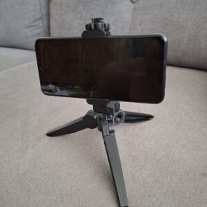 20241127_1210471-scaled-1.jpg Trekëmbësh për telefon